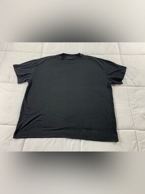 Pre loved FEAR OF GOD essentials T-shirt Mens size L